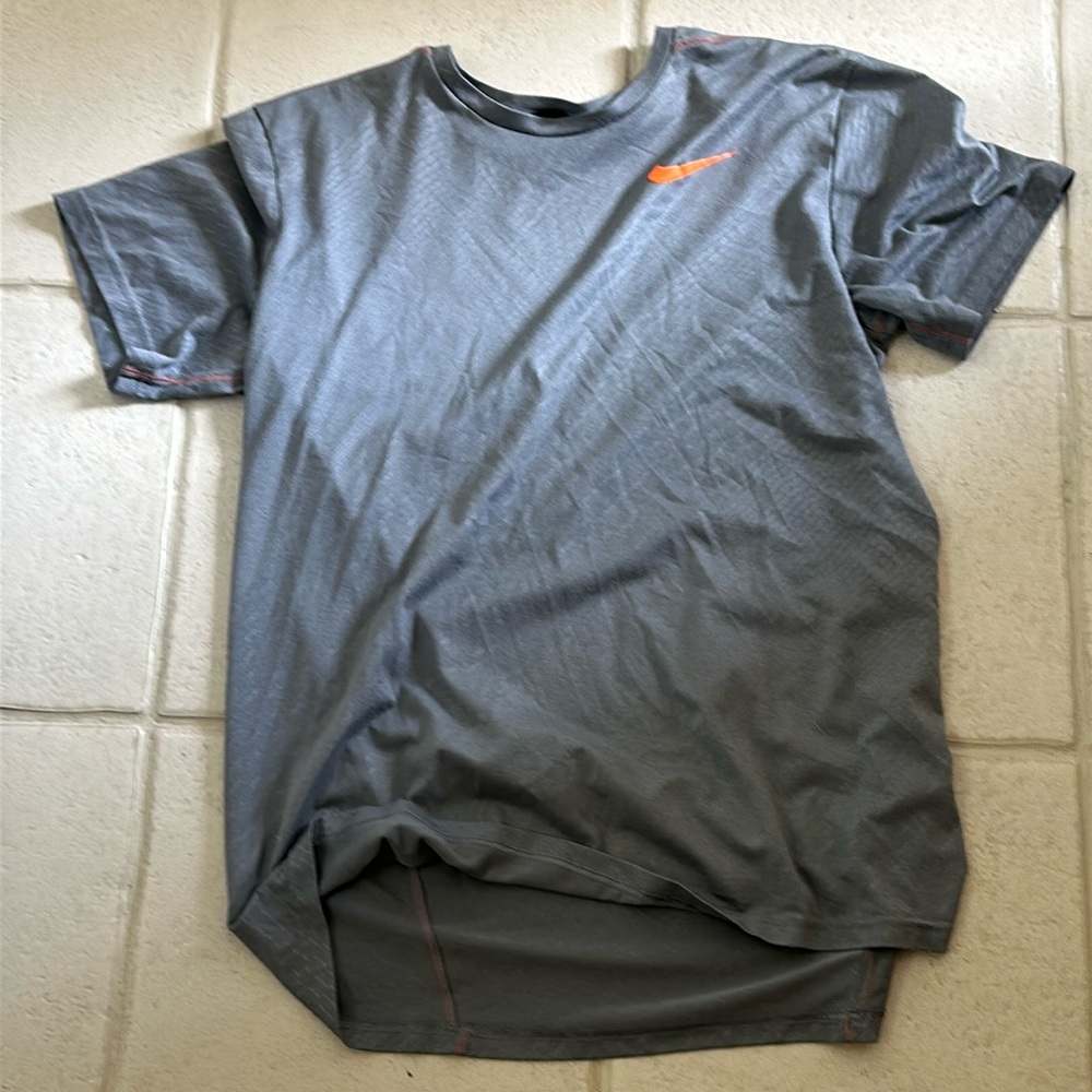 Used Men’s Nike DriFit Athletic Shirt
